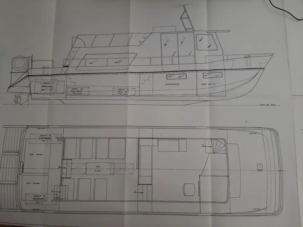 Barco de tripulação à venda