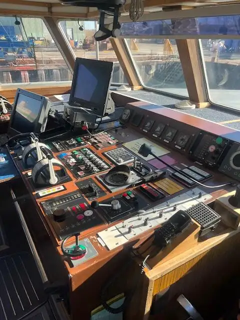 Navio de pesquisa à venda