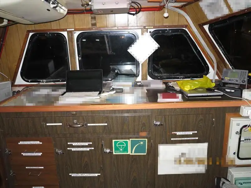 Barco de tripulação à venda