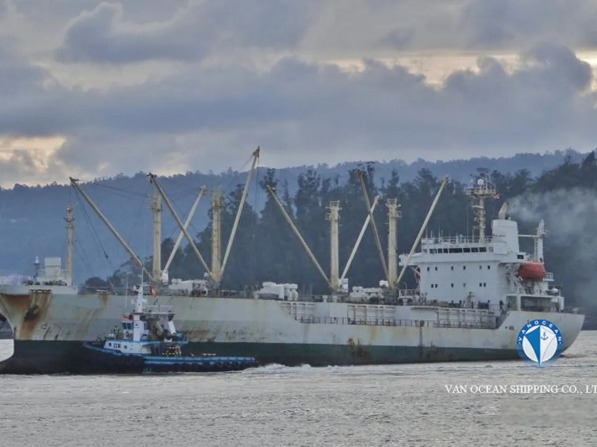 Navio frigorífico à venda