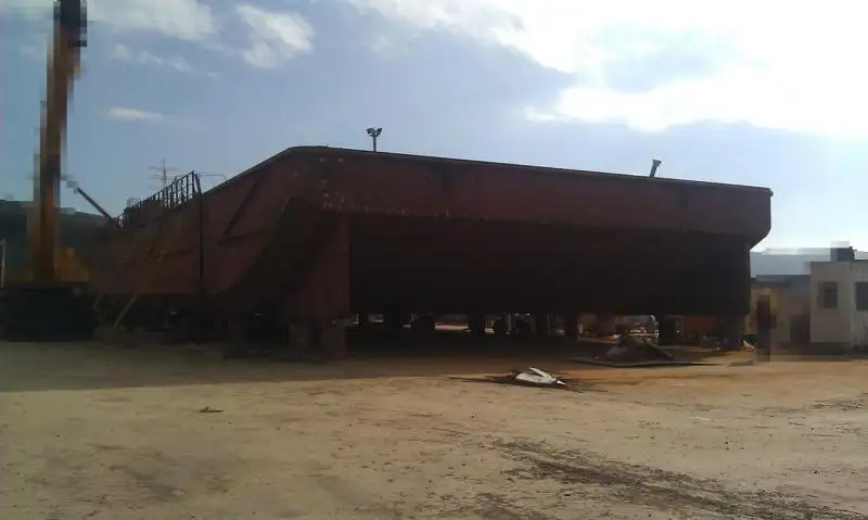 Barcaça à venda