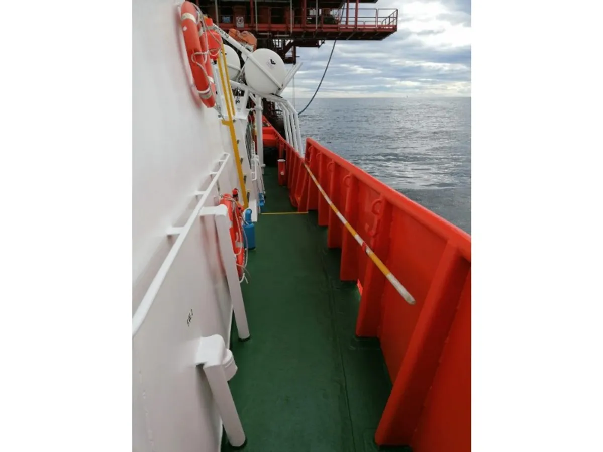 Barco de tripulação à venda