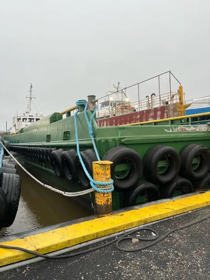 Barco de tripulação à venda