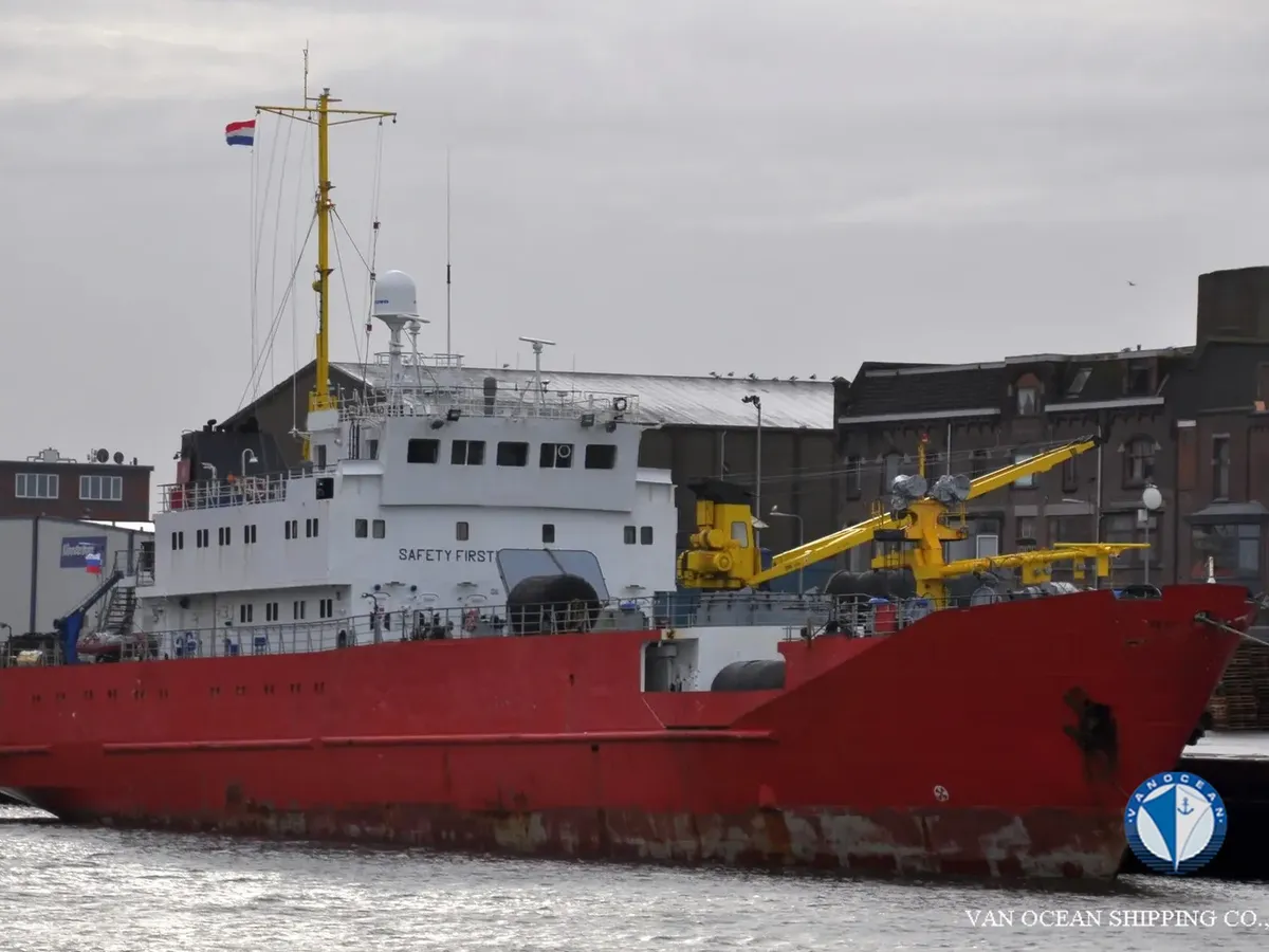 Navio frigorífico à venda