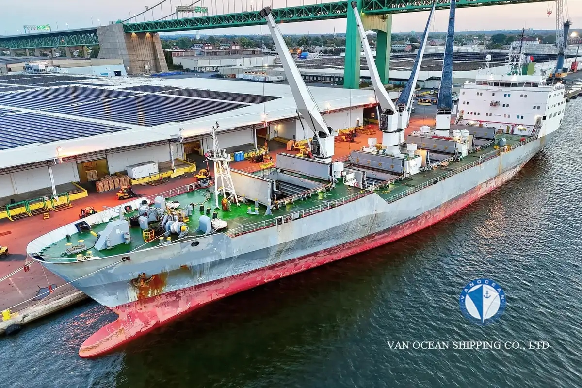 Navio frigorífico à venda