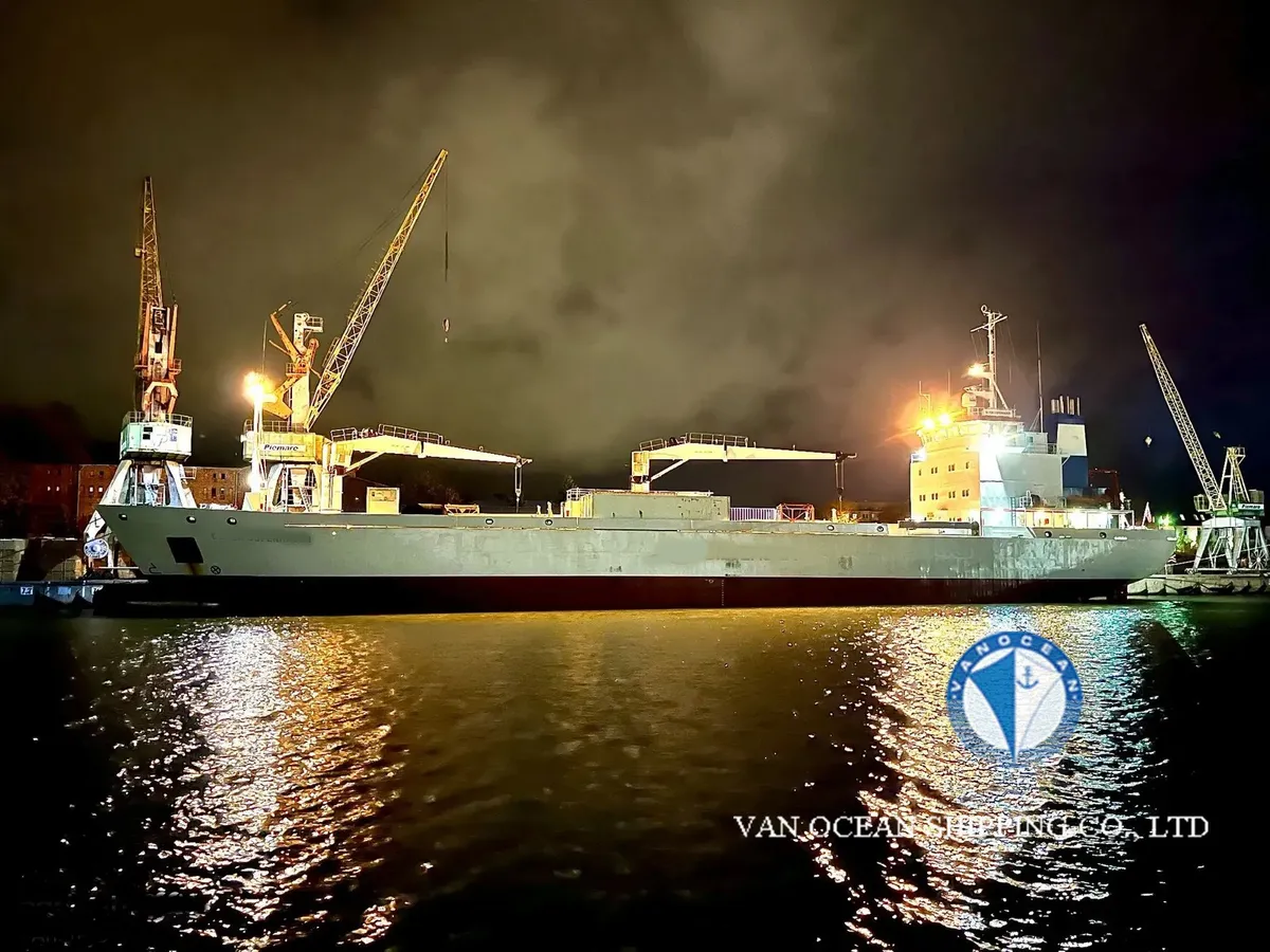 Navio frigorífico à venda
