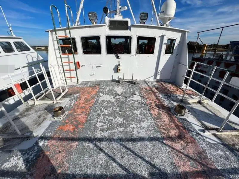 Barco de tripulação à venda
