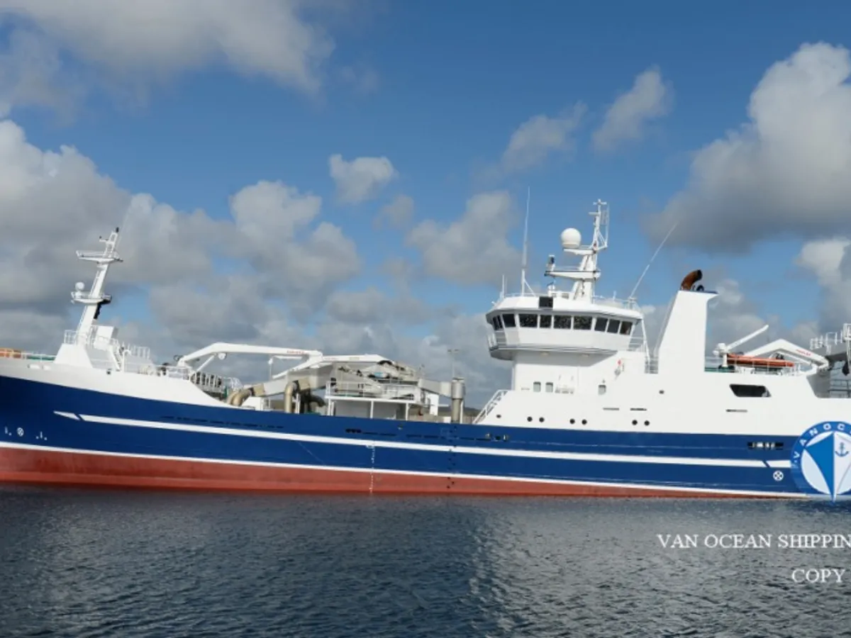 Navio de pesca de arrasto à venda