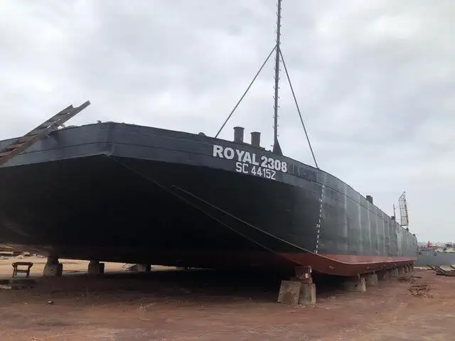 Barcaça à venda