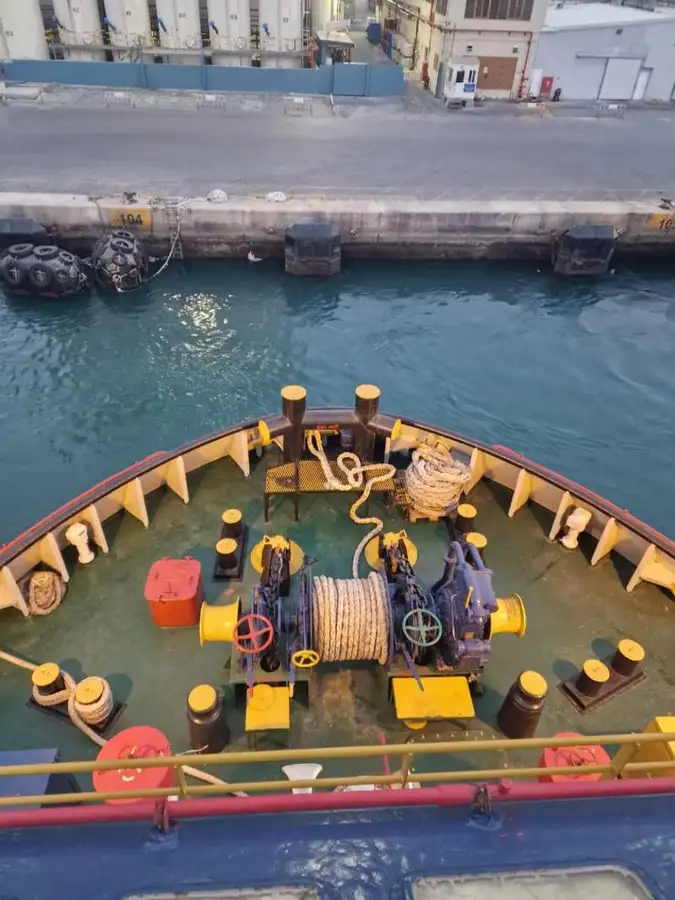 Navio de abastecimento à venda