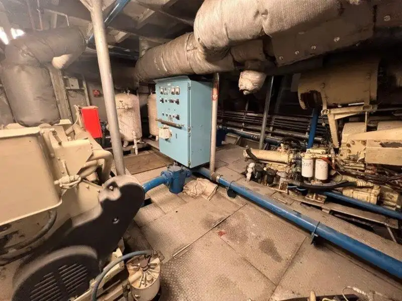 Barco de tripulação à venda