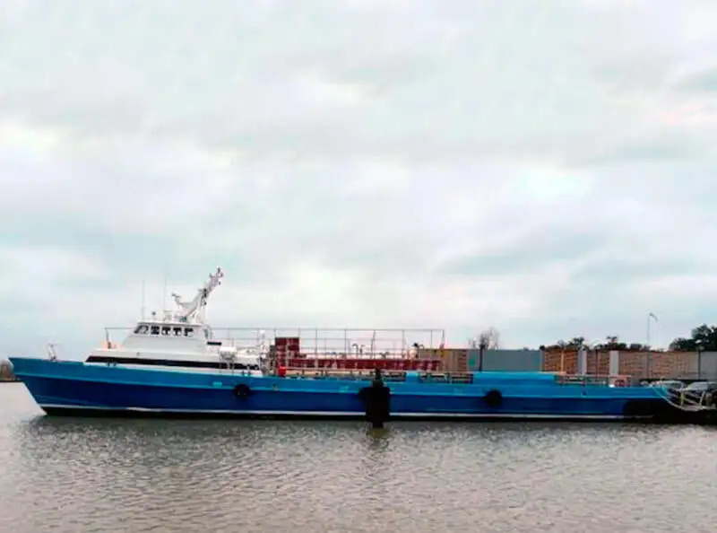 Barco de tripulação à venda