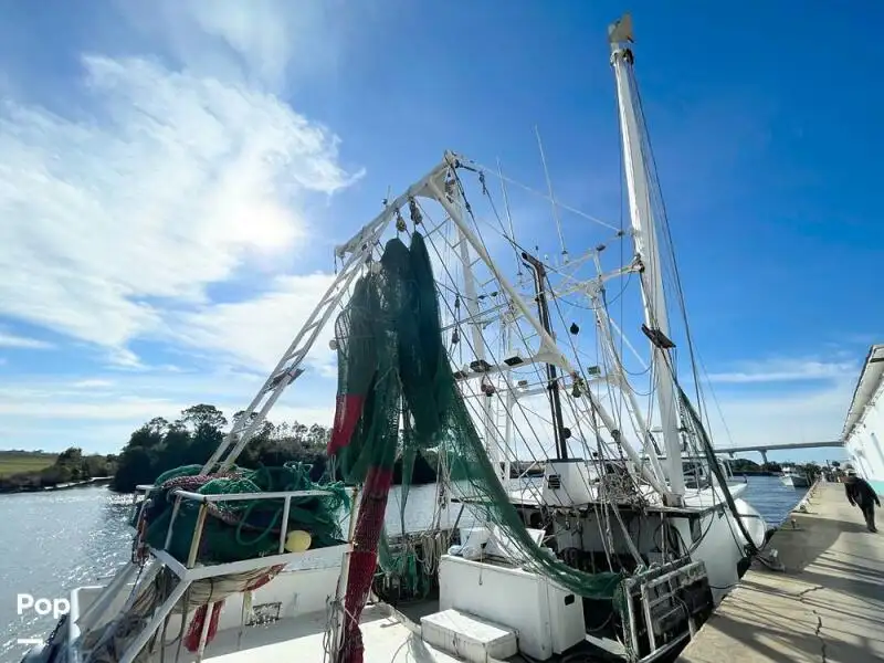 Navio de pesca de arrasto à venda