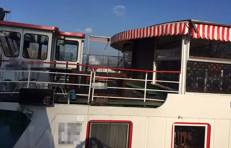 Navio porta-contêineres à venda