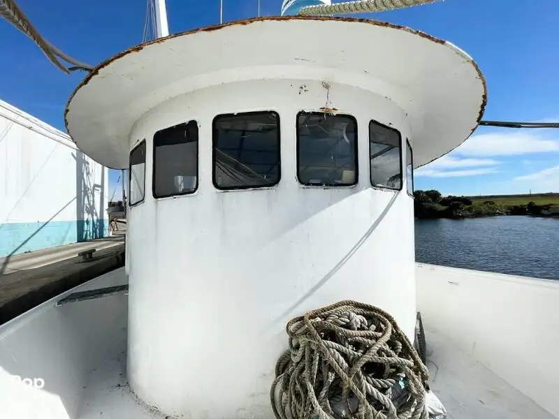 Navio de pesca de arrasto à venda
