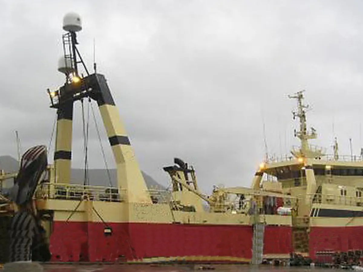 Navio de pesca de arrasto à venda