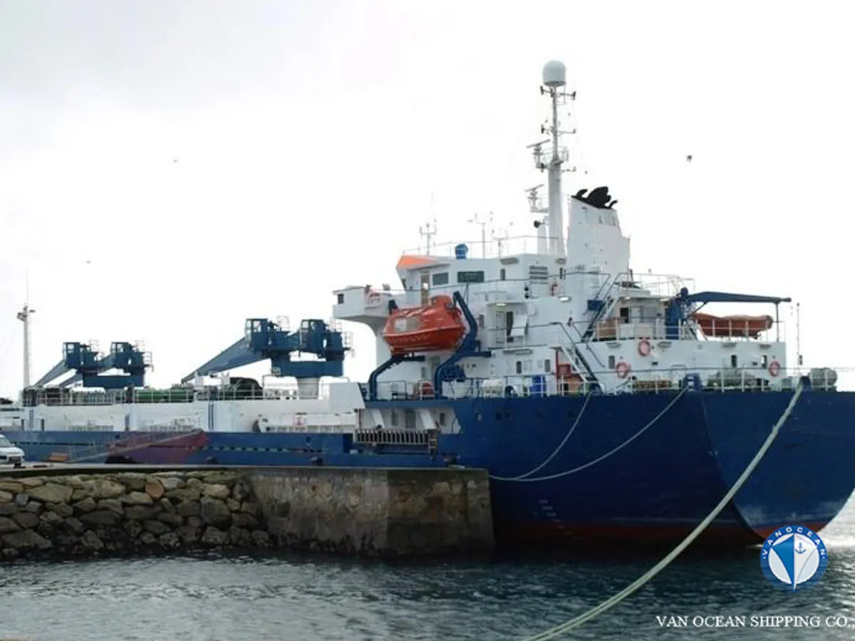 Navio frigorífico à venda