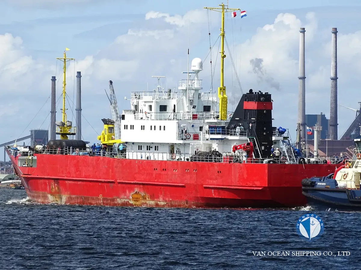 Navio frigorífico à venda