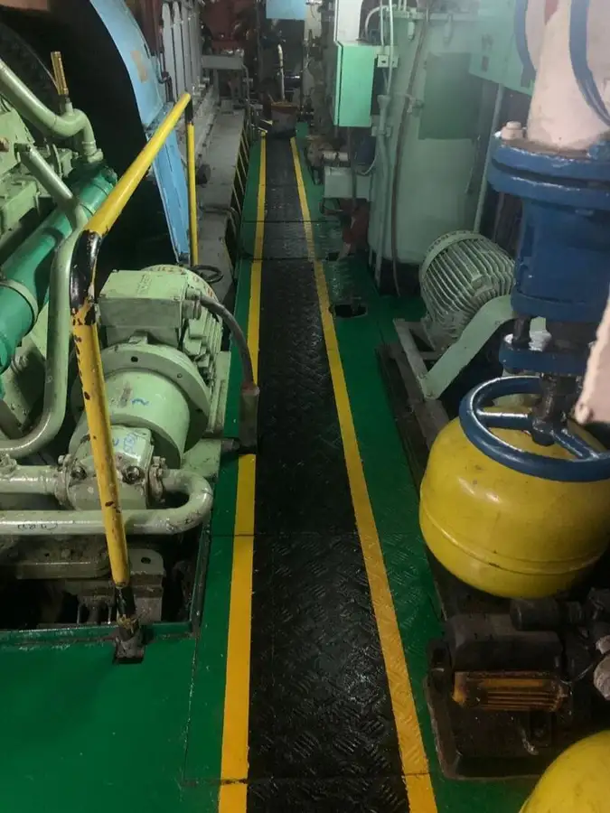 Navio de abastecimento à venda