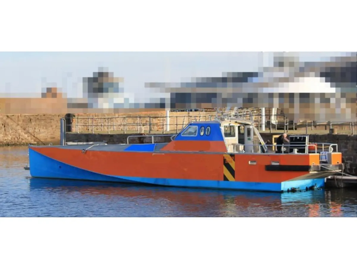 Barco de tripulação à venda