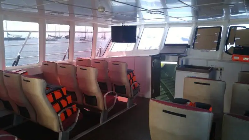 Barco de tripulação à venda