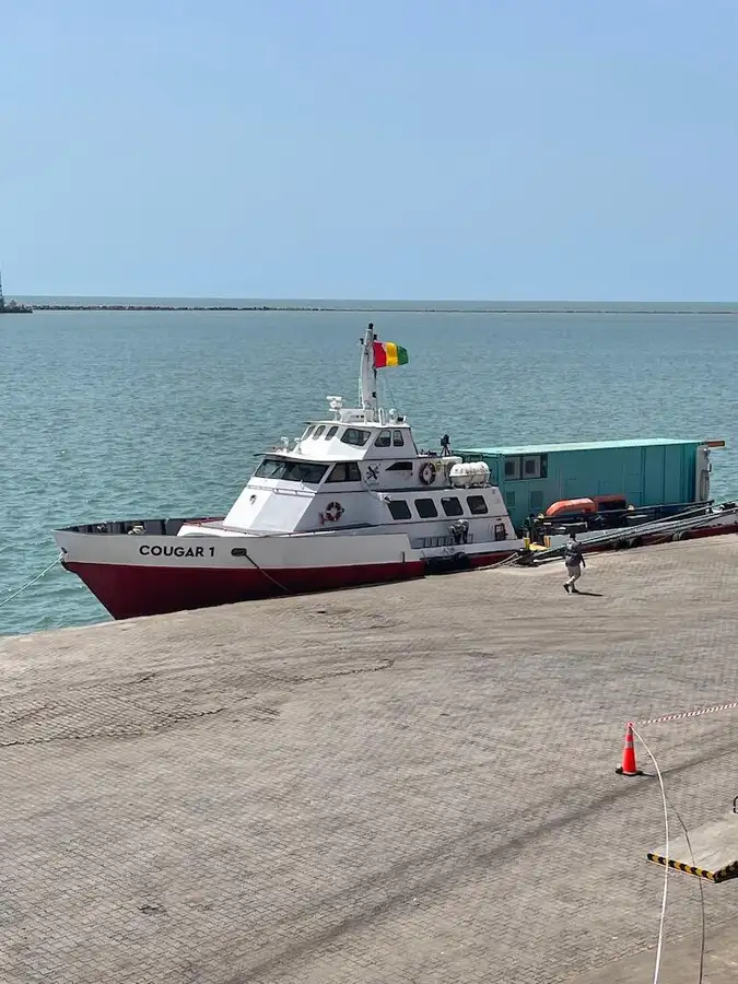 Navio porta-contêineres à venda
