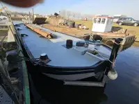 Barcaça à venda