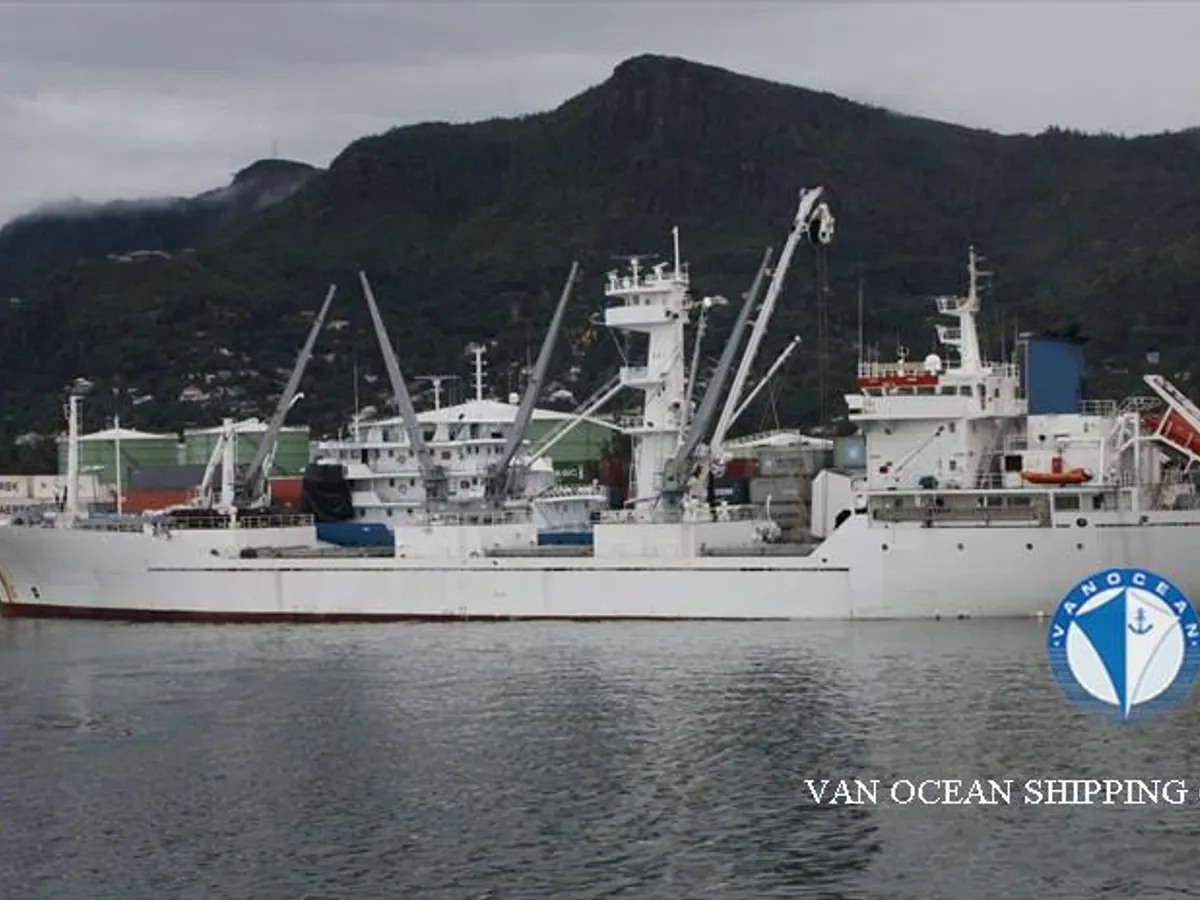 Navio frigorífico à venda