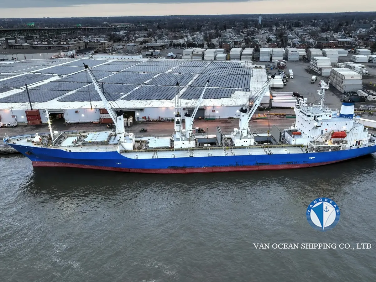 Navio frigorífico à venda