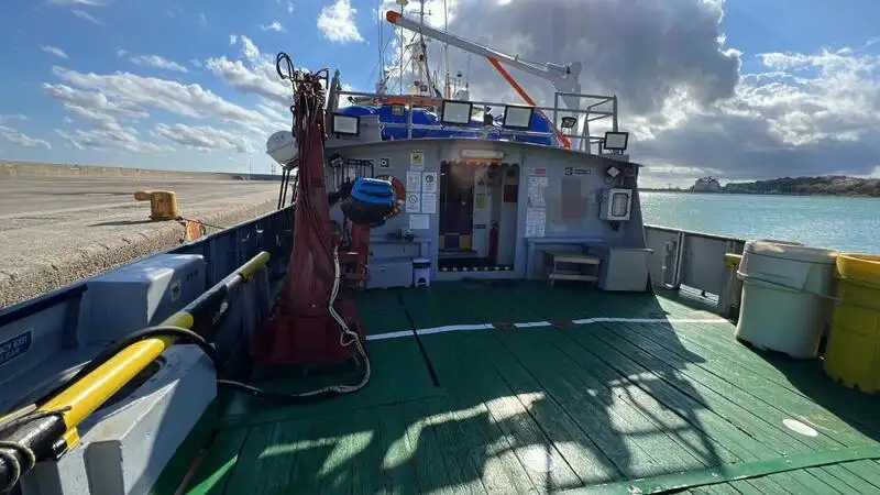Barco de tripulação à venda
