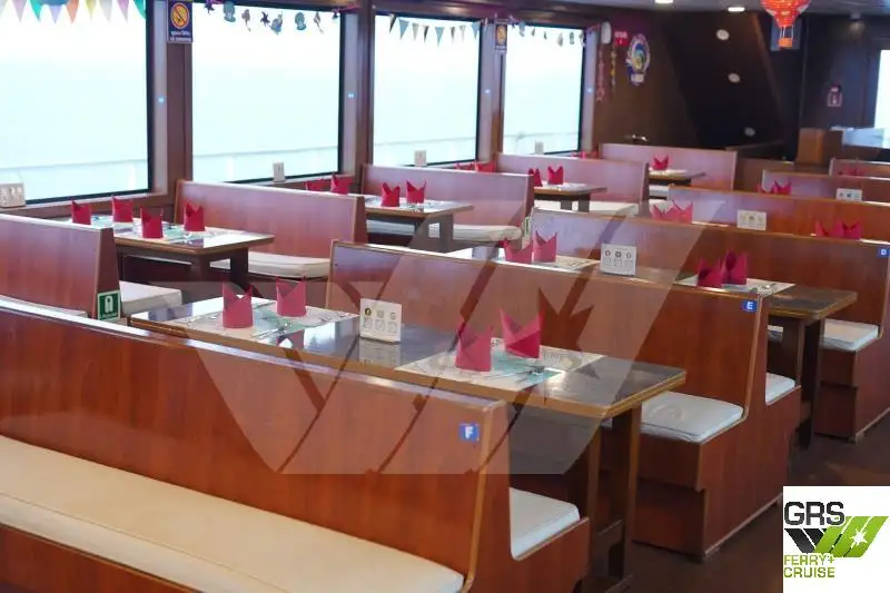 Navio restaurante à venda