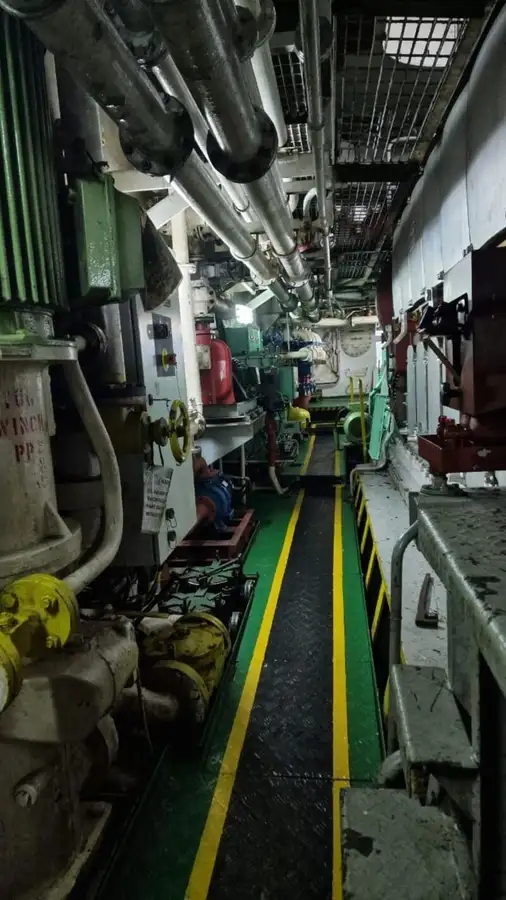Navio de abastecimento à venda