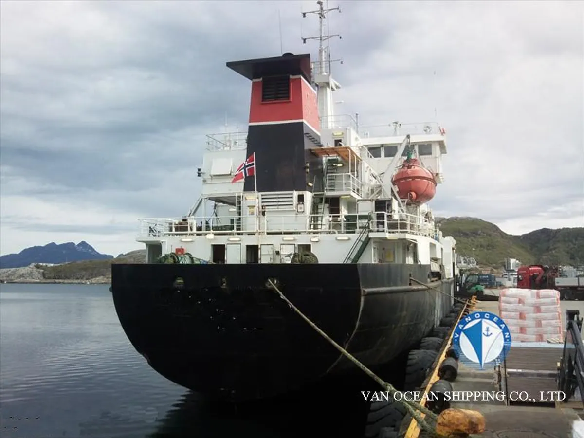 Navio frigorífico à venda
