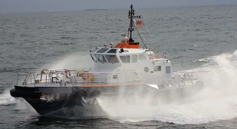 Barco de tripulação à venda