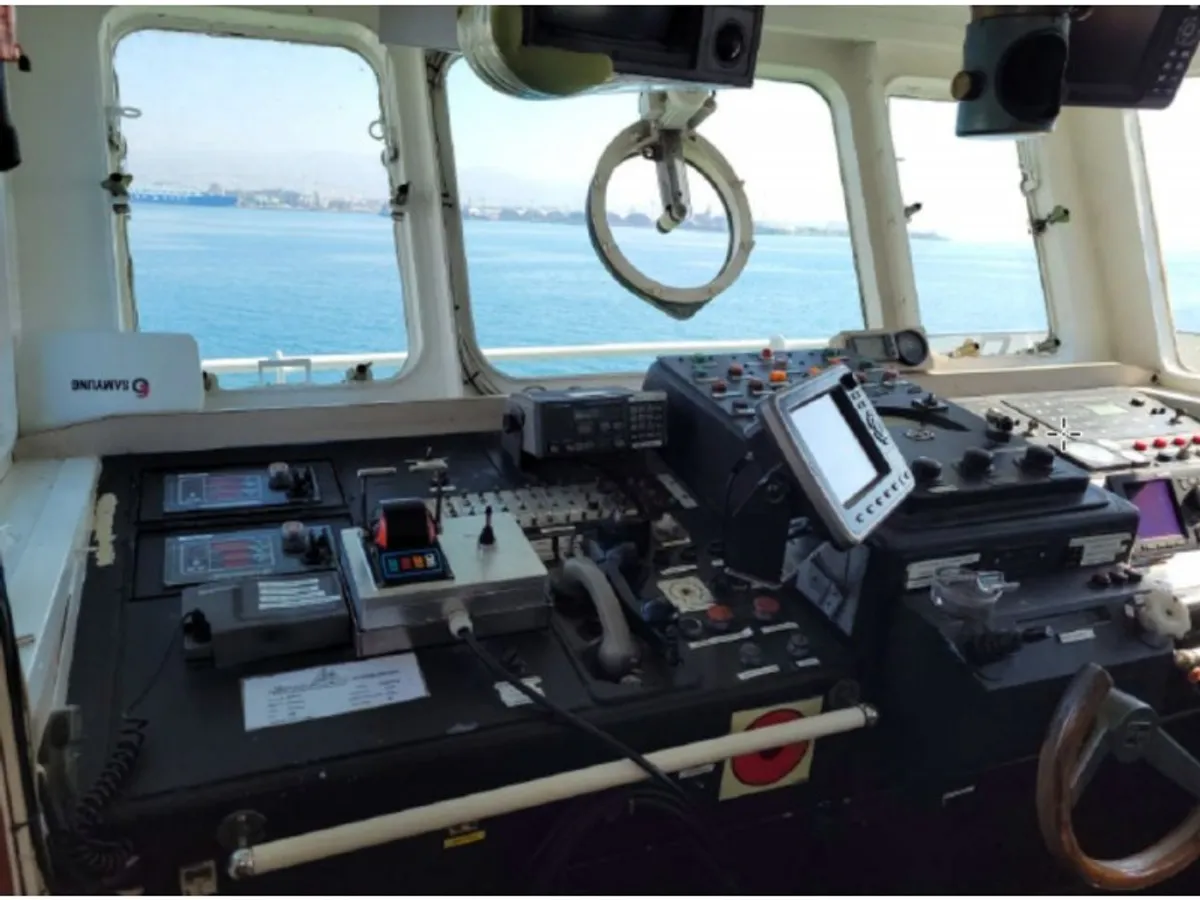 Navio de abastecimento à venda