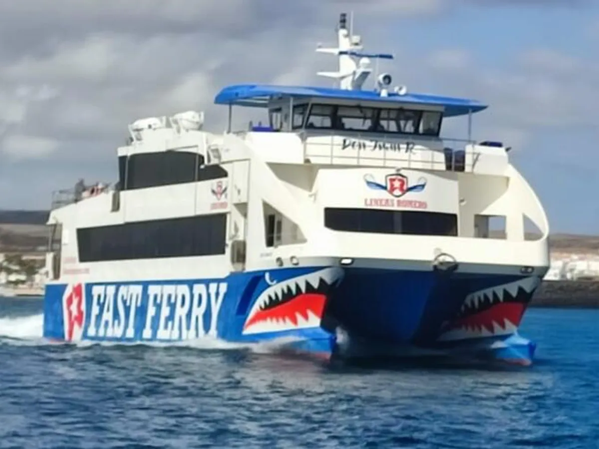Navio de transporte de passageiros (Ferry) à venda