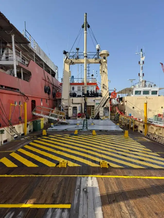 Navio porta-contêineres à venda