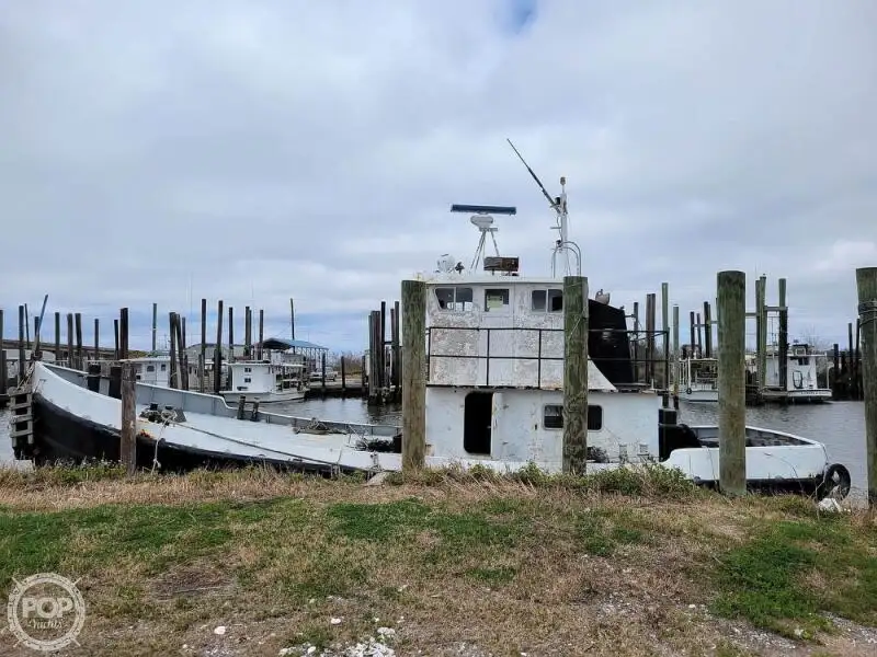 Navio de abastecimento à venda