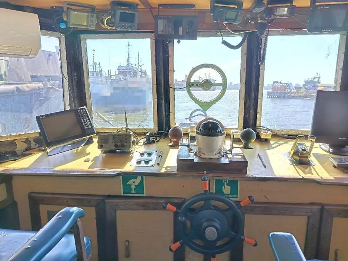 Navio de abastecimento à venda