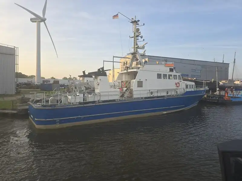 Navio de pesquisa à venda