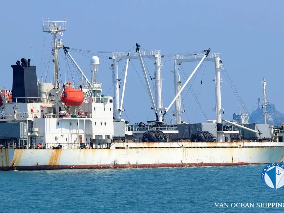 Navio frigorífico à venda