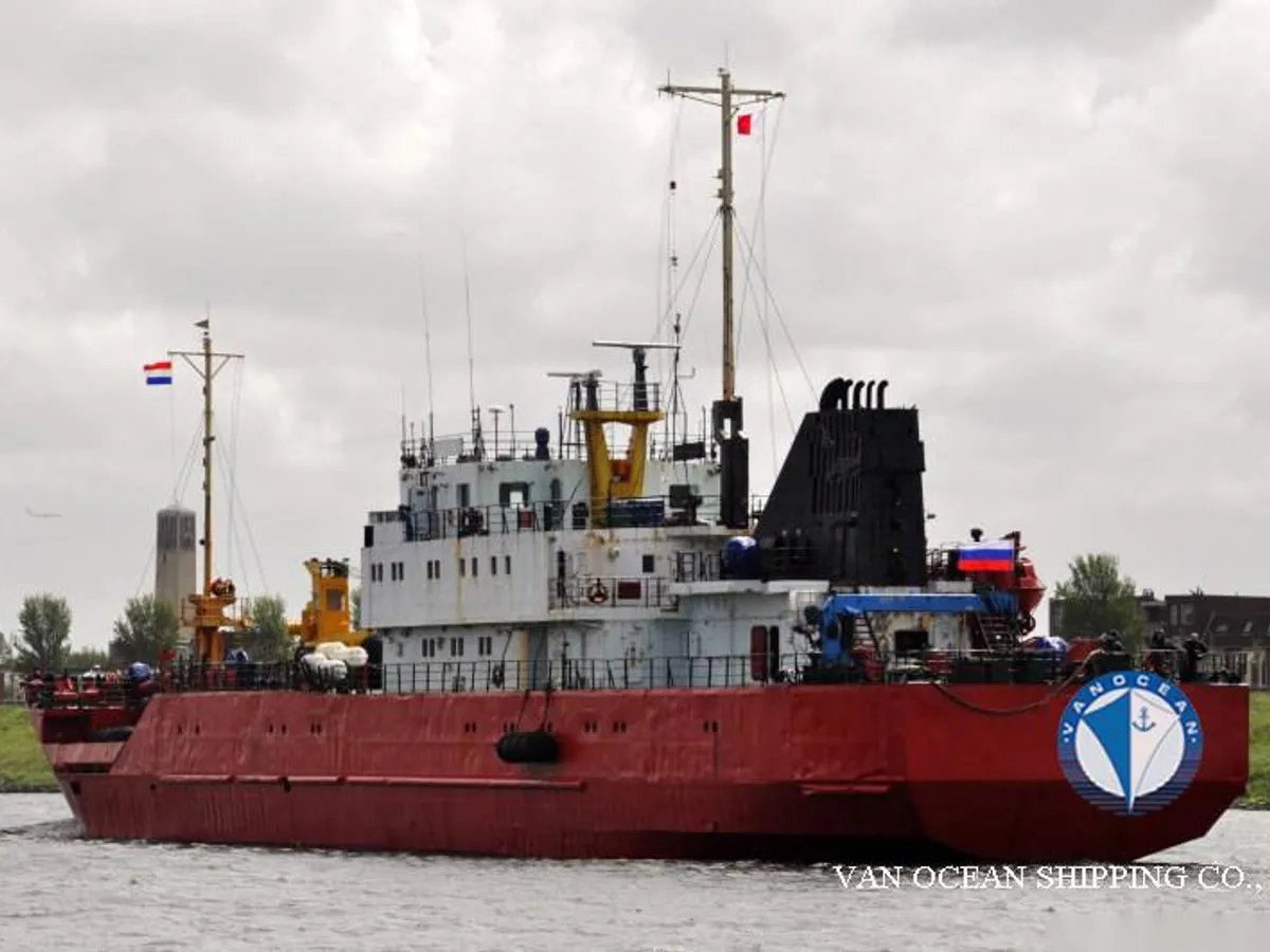 Navio frigorífico à venda