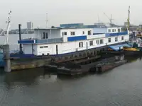 Barcaça à venda