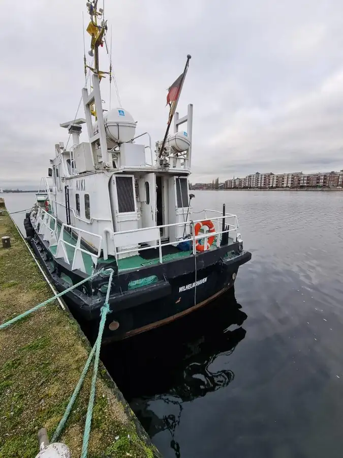Barco de tripulação à venda