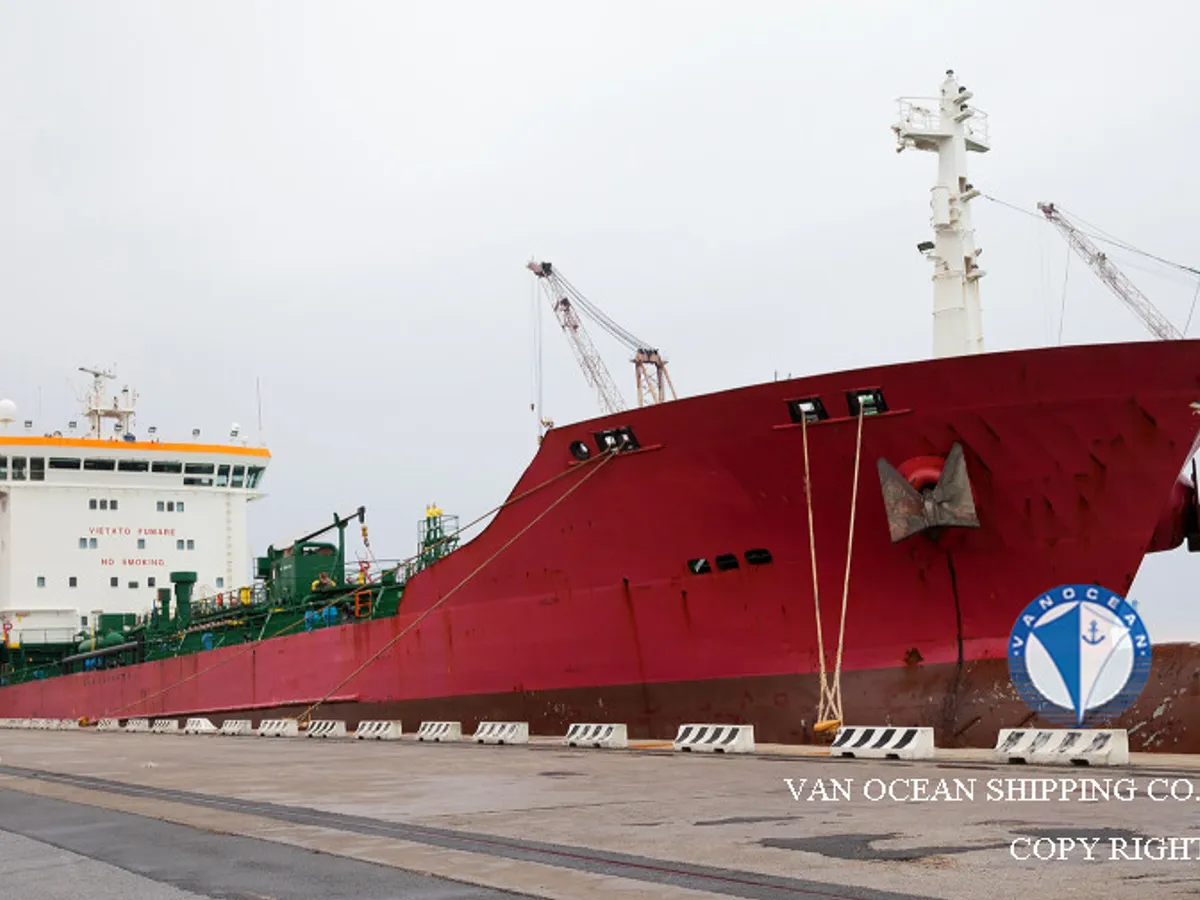 Navio-tanque de óleo/produtos químicos à venda