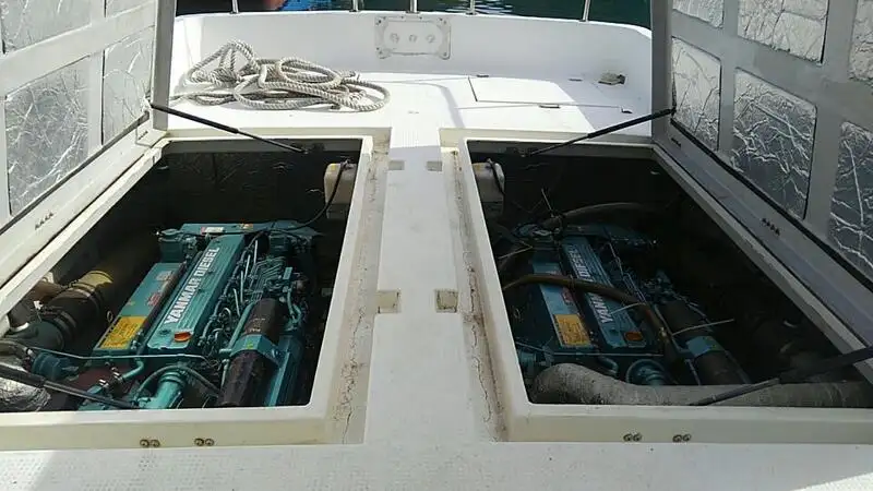 Barco de tripulação à venda
