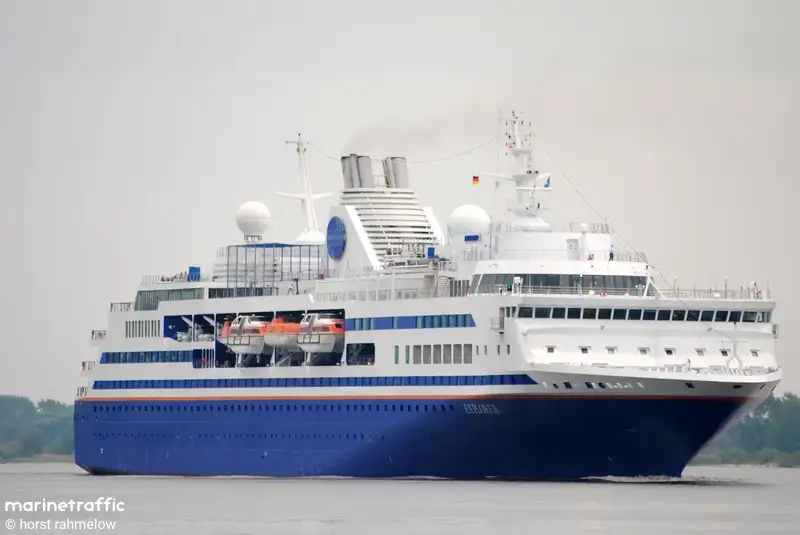 Navio de passageiros à venda