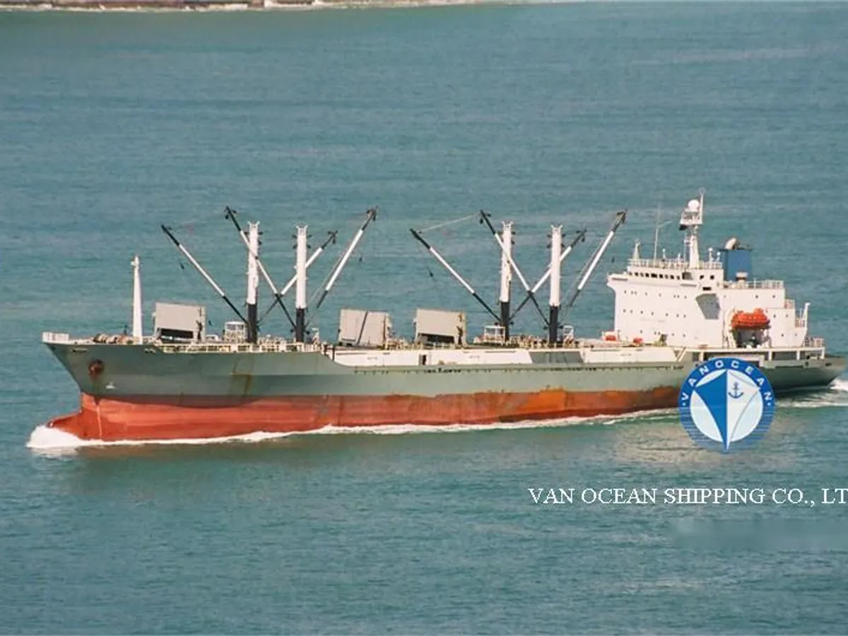 Navio frigorífico à venda