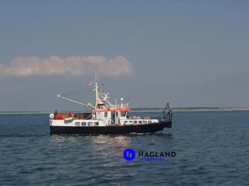 Navio de abastecimento à venda