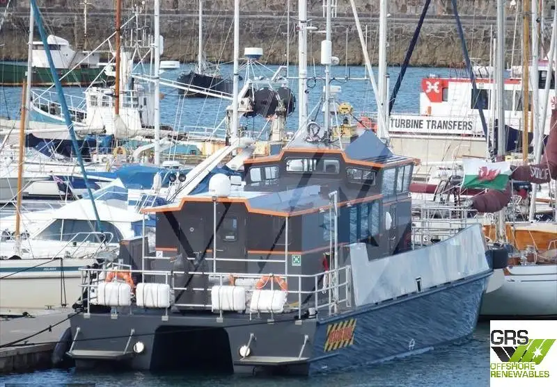Barco de tripulação à venda